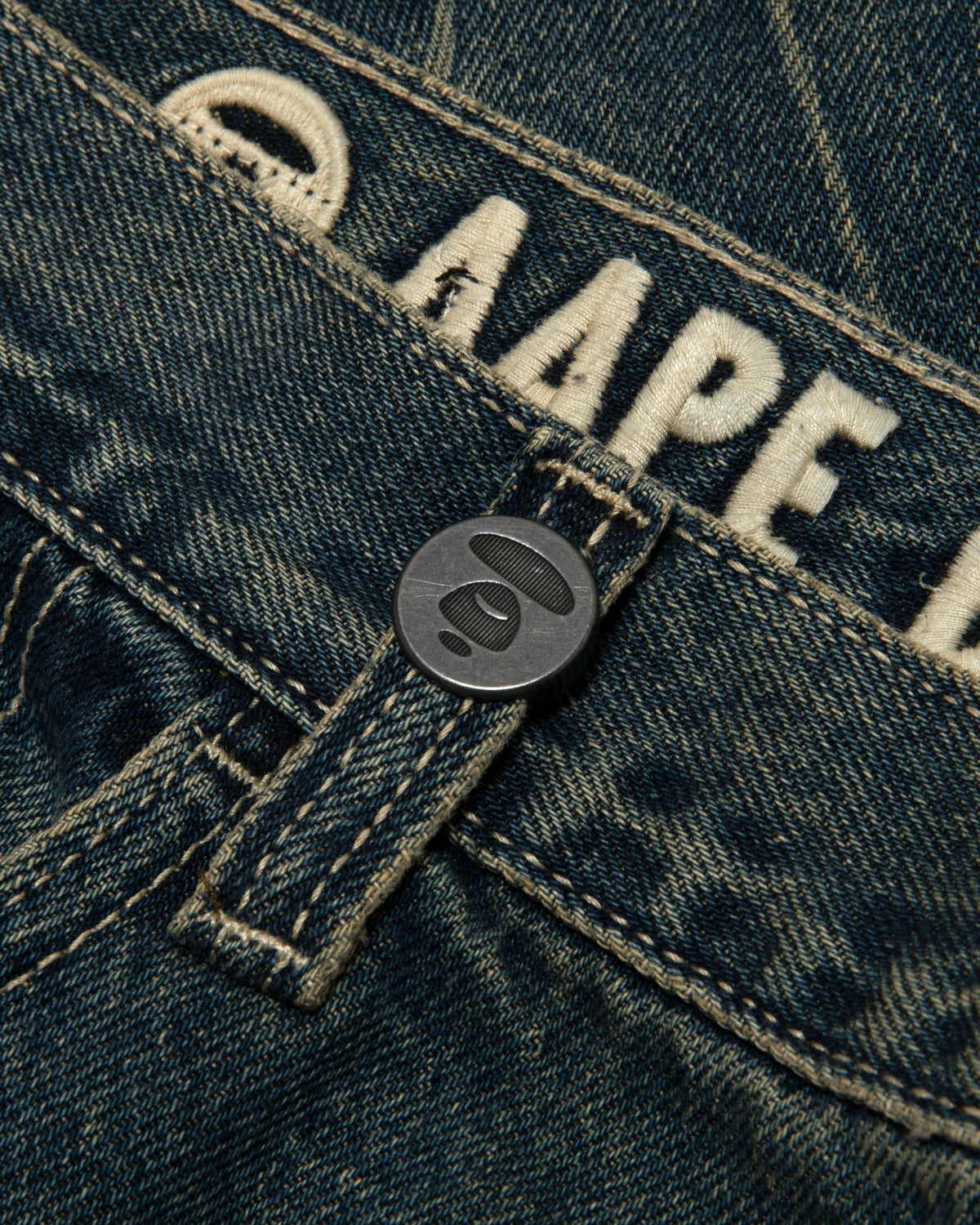 香港直郵 Aape 男裝 26秋冬複古水洗做舊3D立體剪裁牛仔褲D657 AAPPTMD657XAR
