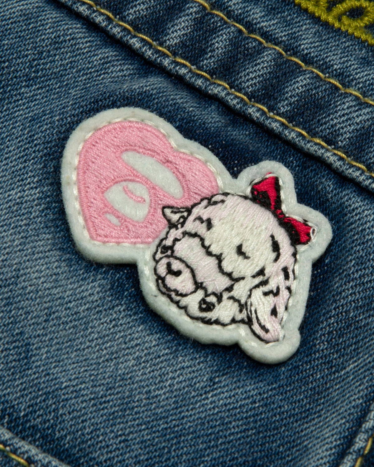 香港直郵 Aape 女裝 26秋冬水洗做舊花卉刺繡貓須效果牛仔闊腿褲D670
