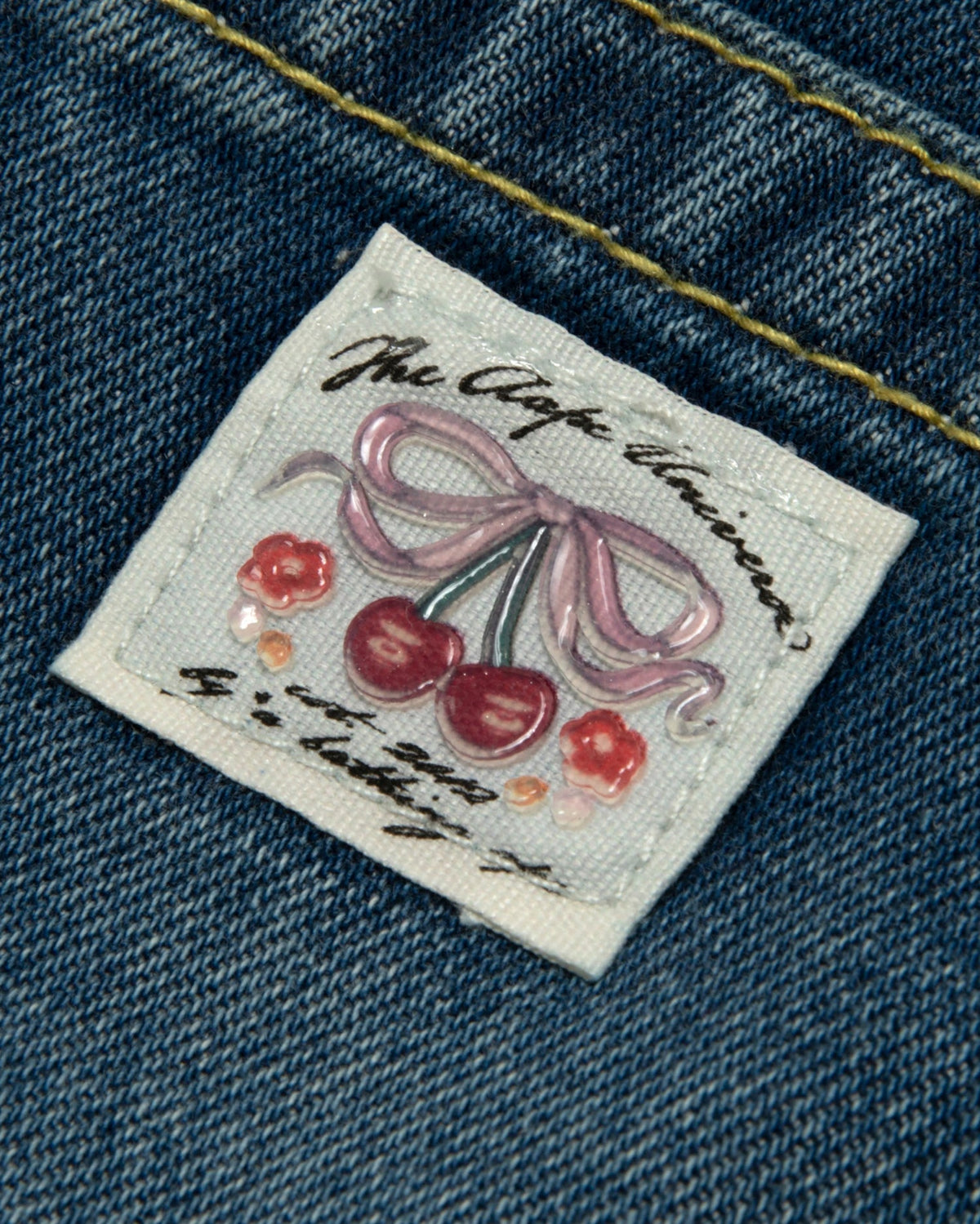 香港直郵 Aape 女裝 26秋冬水洗做舊花卉刺繡貓須效果牛仔闊腿褲D670