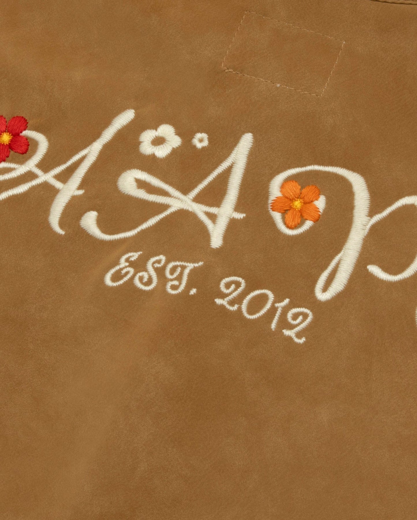香港直郵 Aape  女装 26秋冬心型小羊猿人徽章花卉刺绣长袖衬衫8593 AAPSTW8593XAR