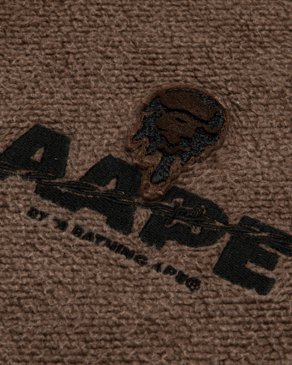 香港直郵 Aape 男裝 26秋冬牙刷繡猿人徽章酸洗水洗做舊圓領衛衣E326  AAPSWME326XXR