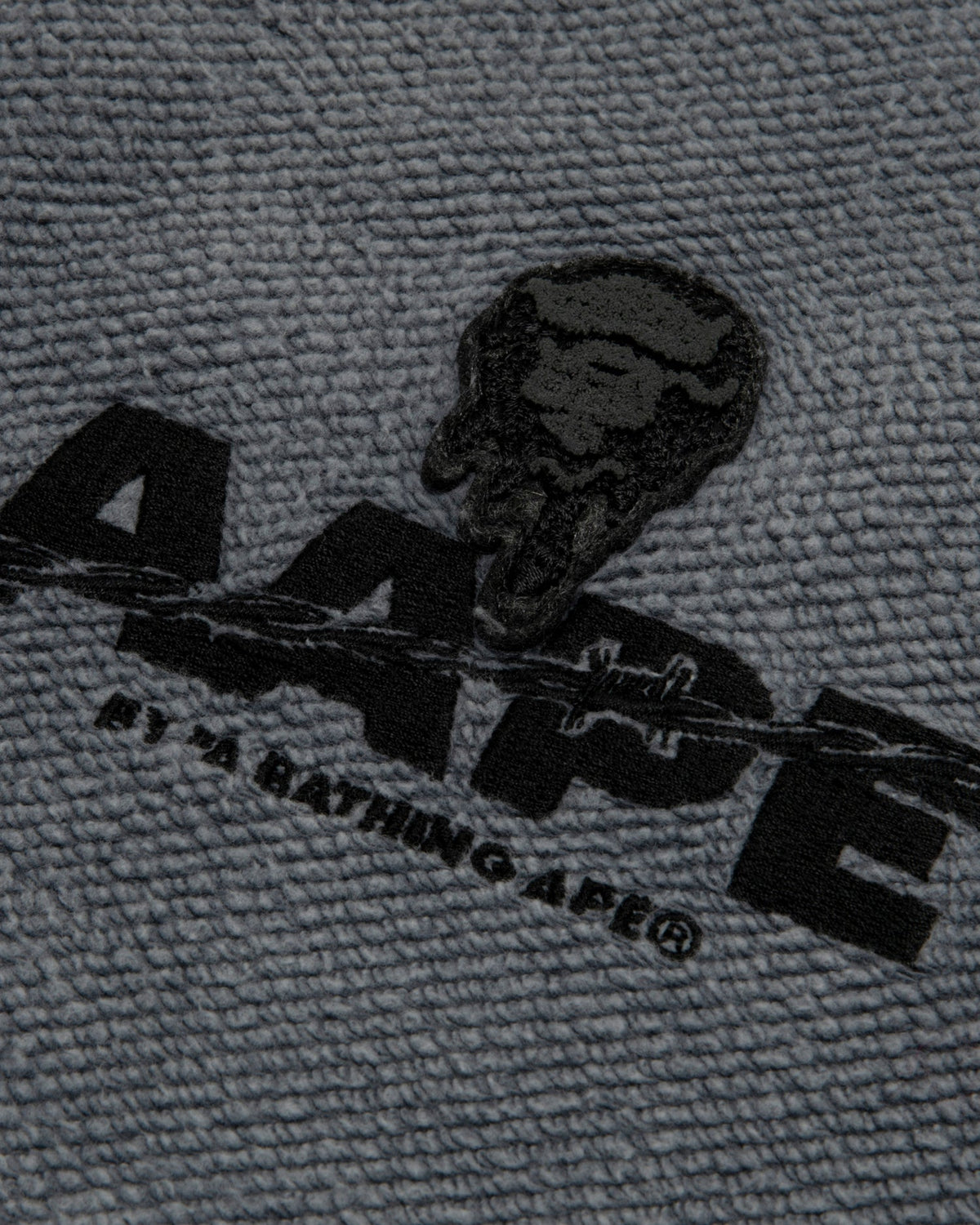 香港直郵 Aape 男裝 26秋冬牙刷繡猿人徽章酸洗水洗做舊圓領衛衣E326  AAPSWME326XXR