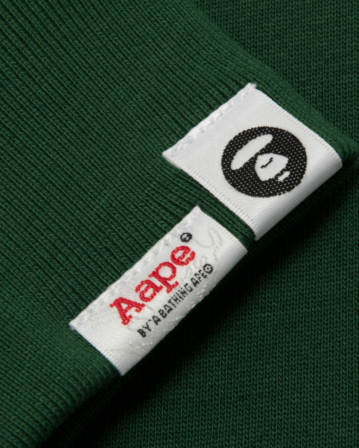 香港直郵 Aape 女裝 26秋冬迷彩猿人花卉牙刷繡甜美可愛圓領衛衣E343 AAPSWWE343XXR