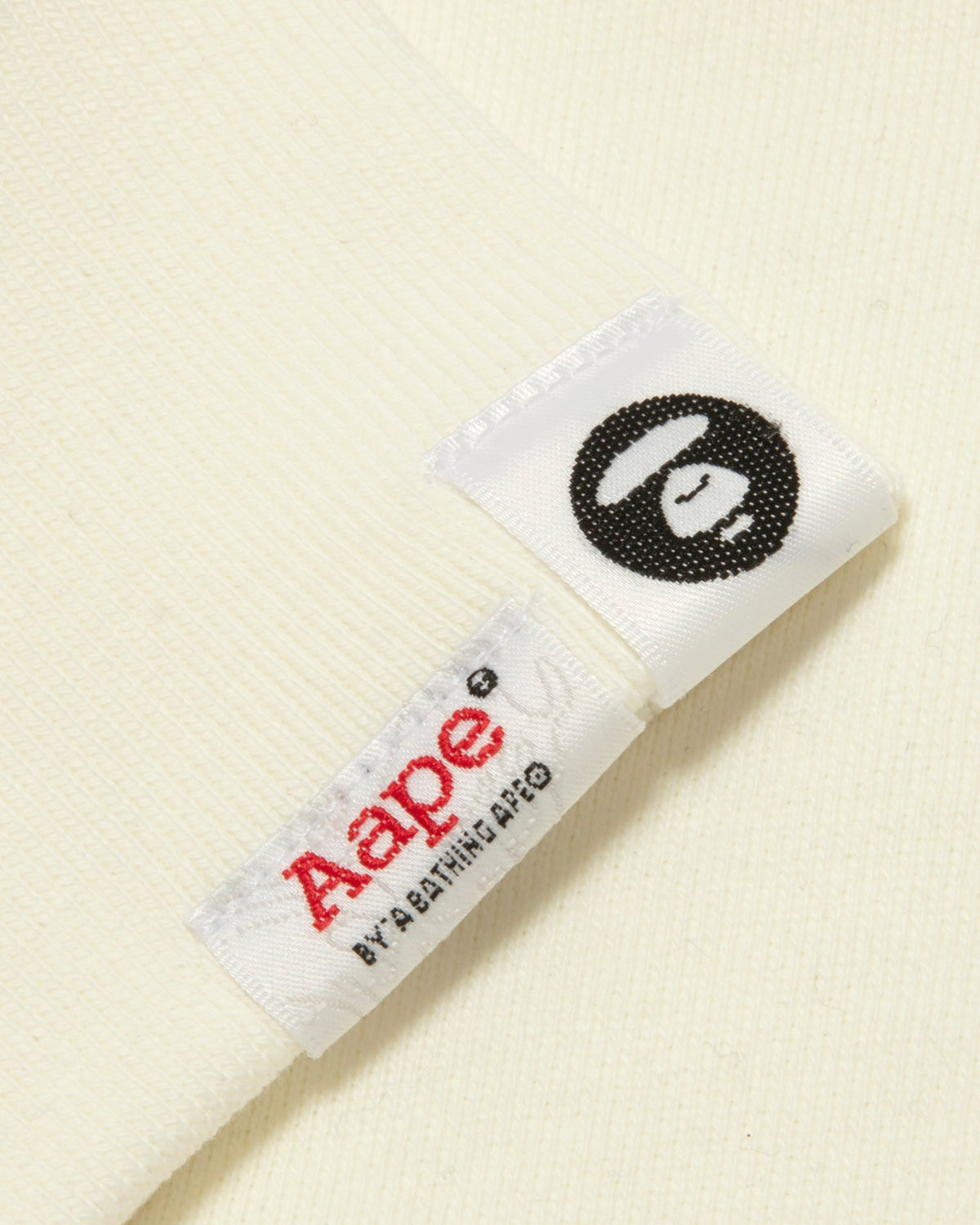 香港直郵 Aape 女裝 26秋冬迷彩猿人花卉牙刷繡甜美可愛圓領衛衣E343 AAPSWWE343XXR