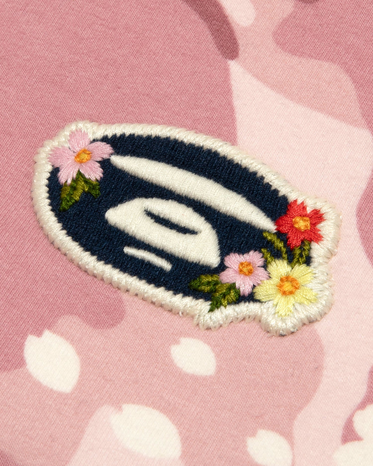 香港直郵 Aape 女裝 26秋冬猿人花卉刺繡迷彩甜美短款圓領衛衣E345 AAPSWWE345XAR