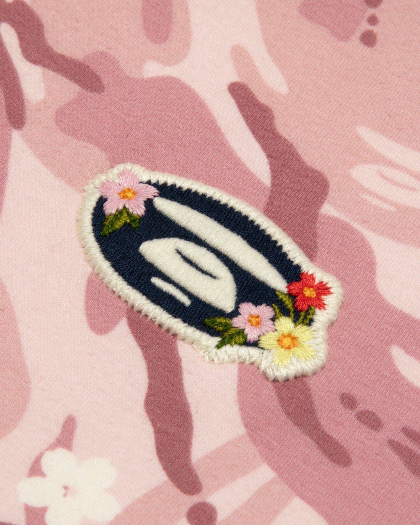 香港直郵 Aape 女裝 26秋冬花卉猿人刺繡短款迷彩連帽拉鍊衛衣E354  AAPSWWE354XBR