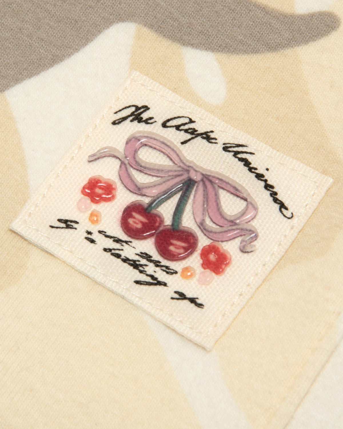香港直郵 Aape 女裝 26秋冬刺繡小羊愛心猿人章花卉迷彩開衫衛衣E359 AAPSWWE359XXR