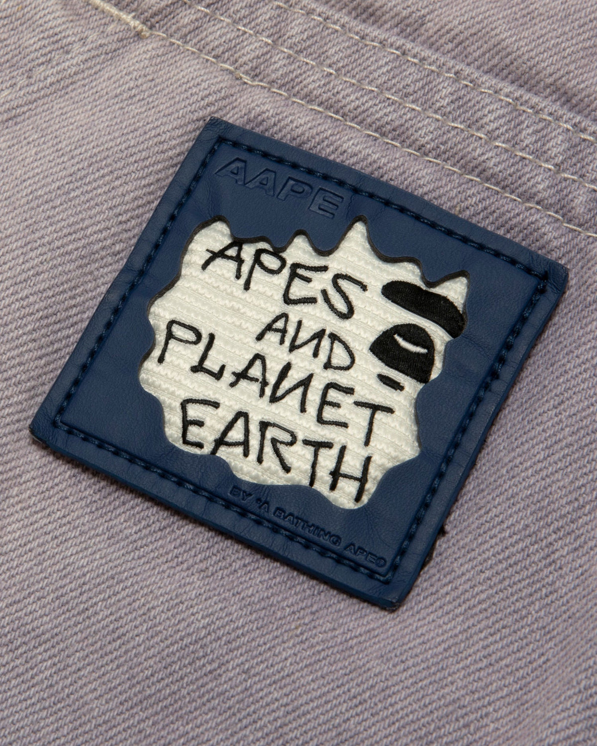 香港直郵 Aape 男女同款 26秋冬泼墨刺绣做旧摇粒绒内衬牛仔马甲7809 AAPVCM7809XAR