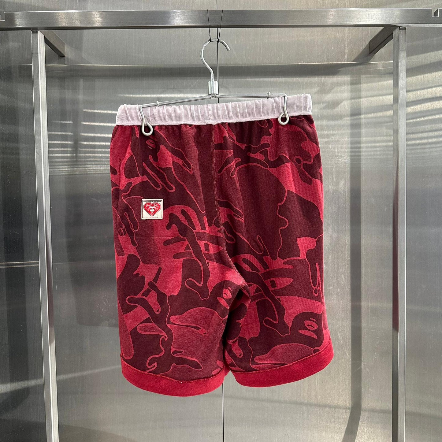 香港直郵 Aape 男裝 26春夏 爆裂紋字母猿人印花雙麵穿繫帶短褲C698