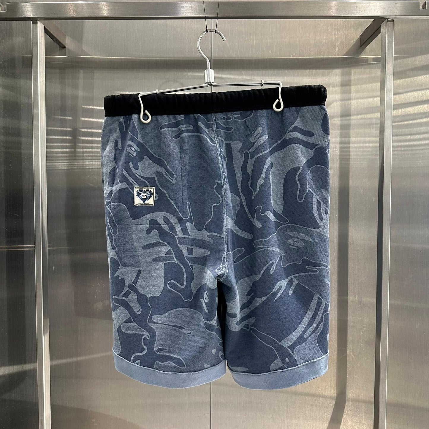香港直郵 Aape 男裝 26春夏 爆裂紋字母猿人印花雙麵穿繫帶短褲C698
