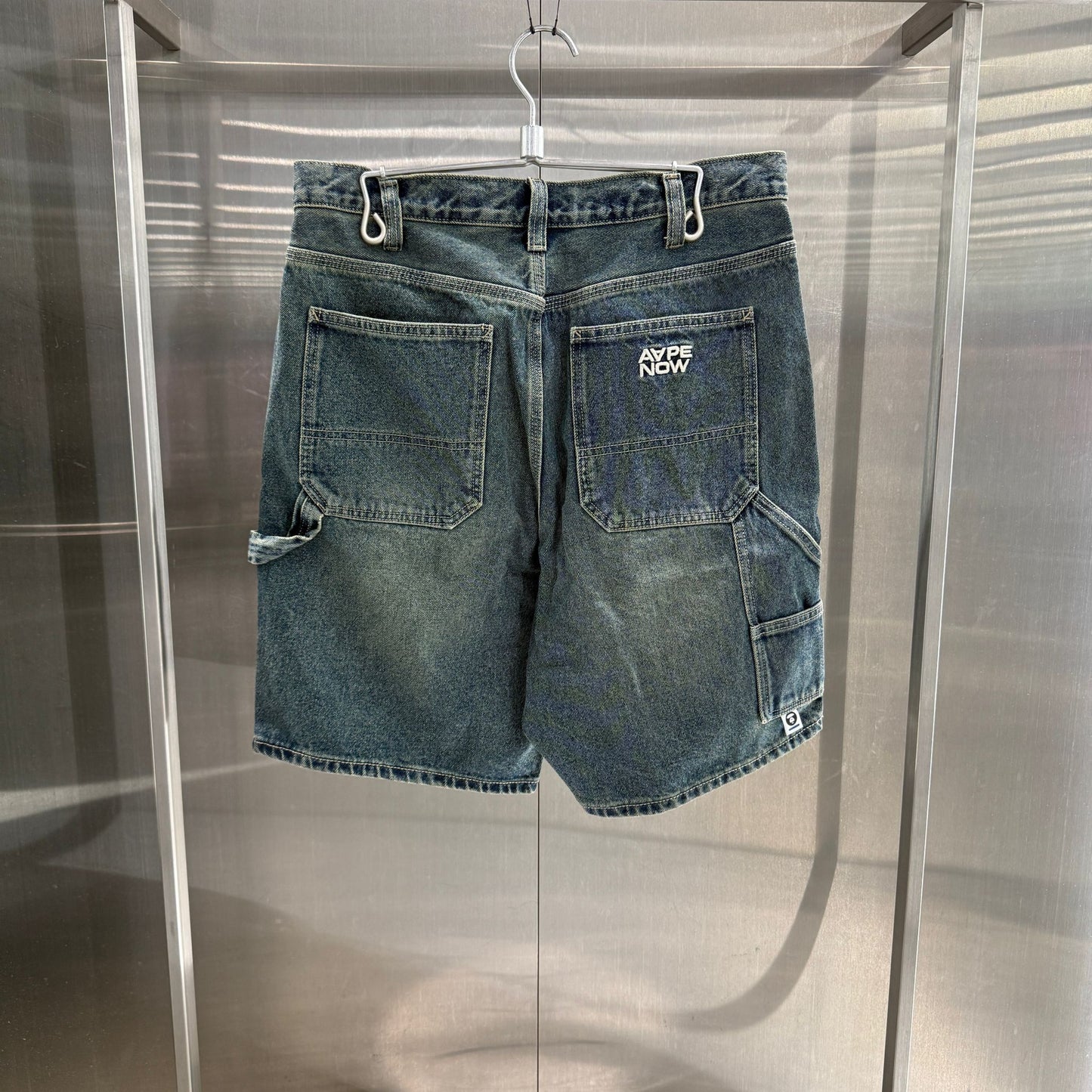 香港直郵 Aape 男裝 26春夏 AAPENOW 猿人徽章水洗做舊個性剪裁牛仔短褲C679