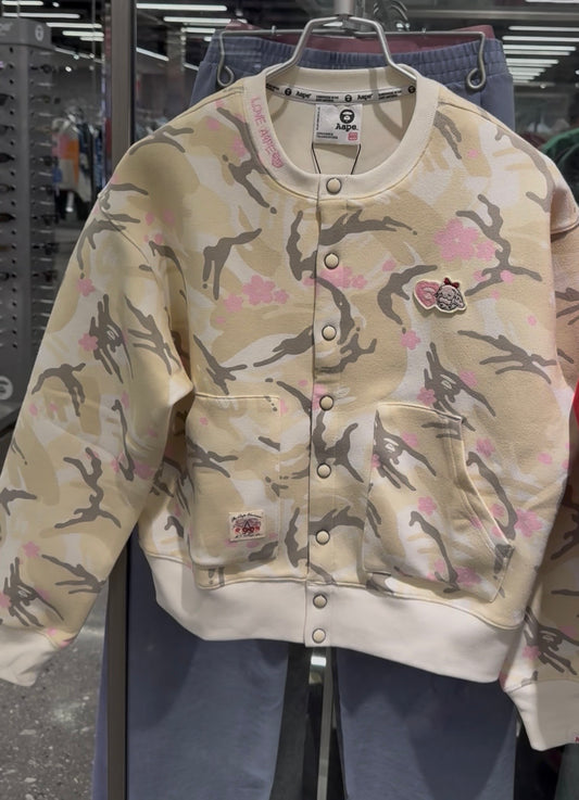 香港直郵 Aape 女裝 26秋冬刺繡小羊愛心猿人章花卉迷彩開衫衛衣E359 AAPSWWE359XXR