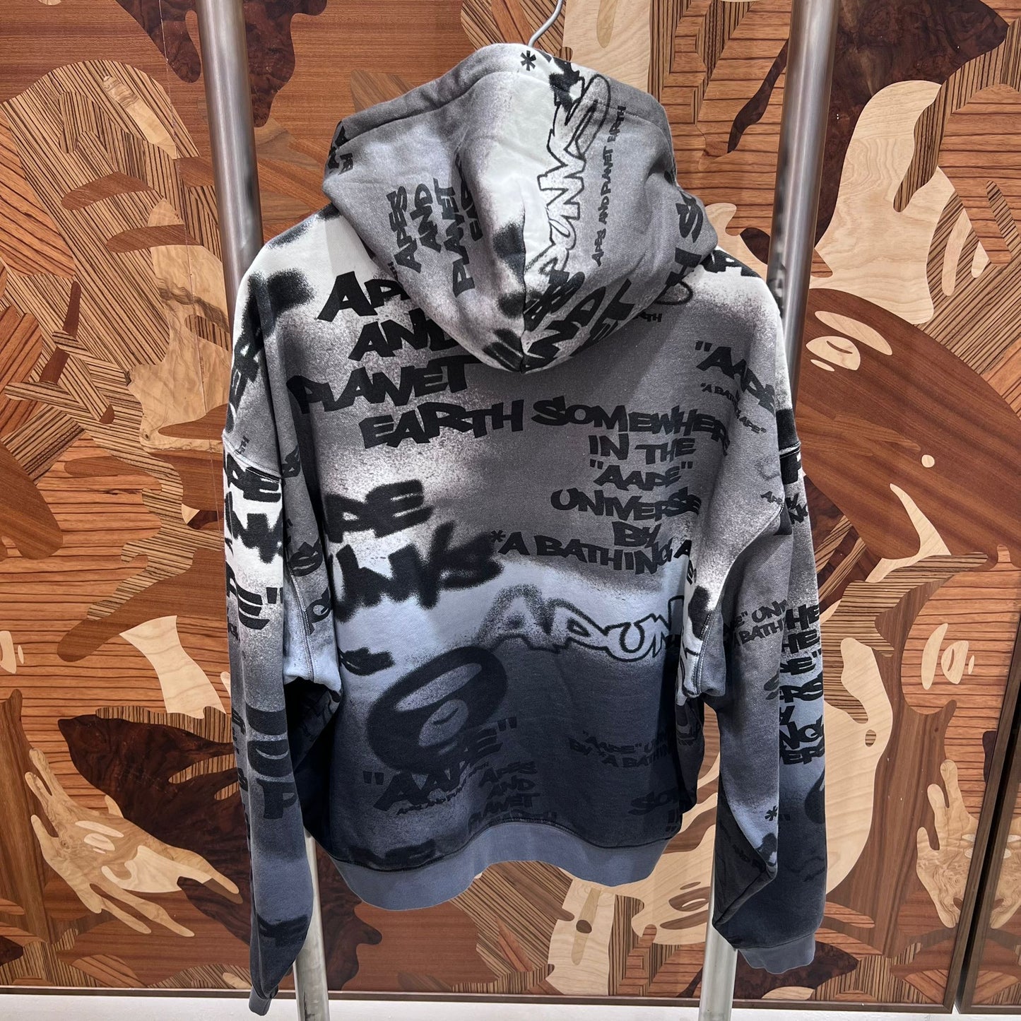 香港代購 專櫃正品 Aape 男裝 26春夏 AAPEUNVS 猿人字母塗鴉印花拼色連帽衛衣外套D352