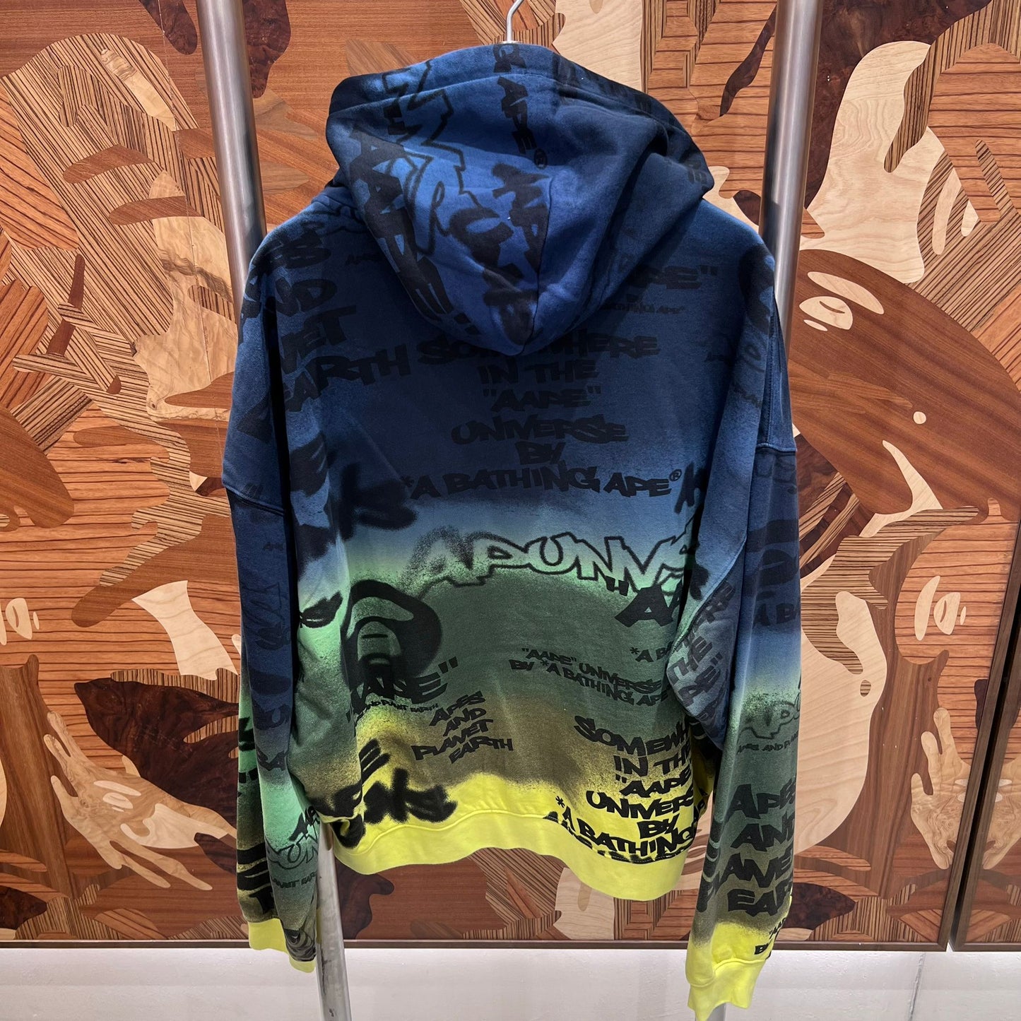香港代購 專櫃正品 Aape 男裝 26春夏 AAPEUNVS 猿人字母塗鴉印花拼色連帽衛衣外套D352