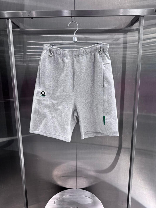 香港直郵 專櫃正品 Aape 26春夏 男 AAPEUNVS 運動系列匹克球猿人徽章舒適休閒短褲D637