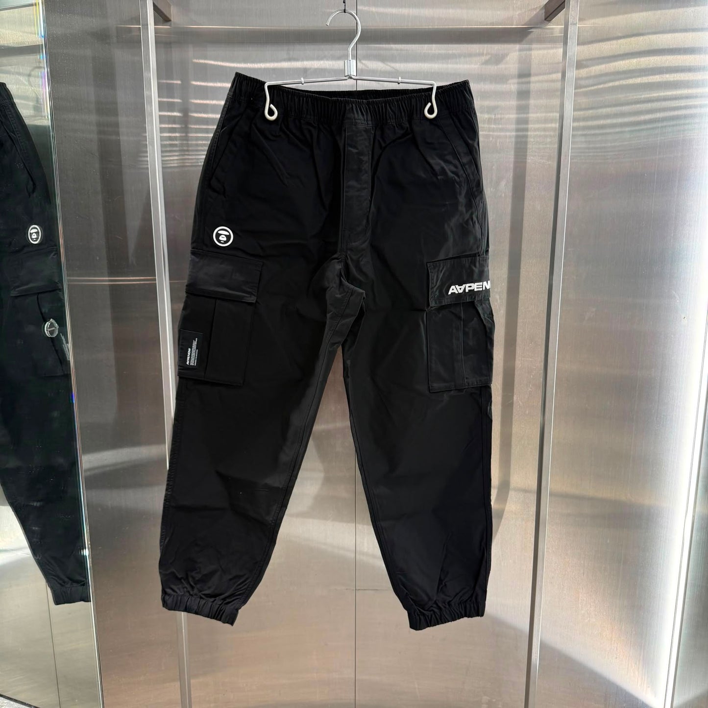 Aape 2026 秋冬 男裝秋冬小標徽章街頭機能傘兵工裝束腳長褲 D644 XXR