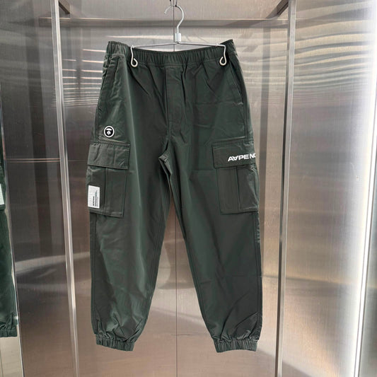 Aape 2026 秋冬 男裝秋冬小標徽章街頭機能傘兵工裝束腳長褲 D644 XXR
