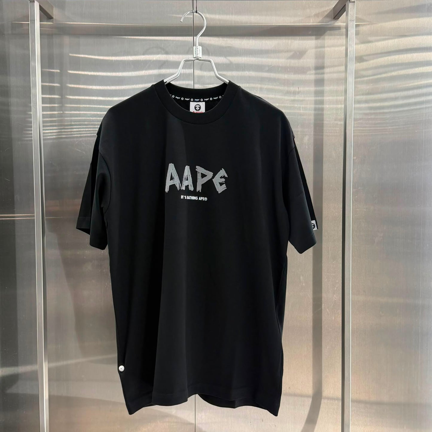 Aape 2026 秋冬 男裝秋冬鐵絲網字母塗鴉猿人簡約舒適短袖T恤 10036 XR