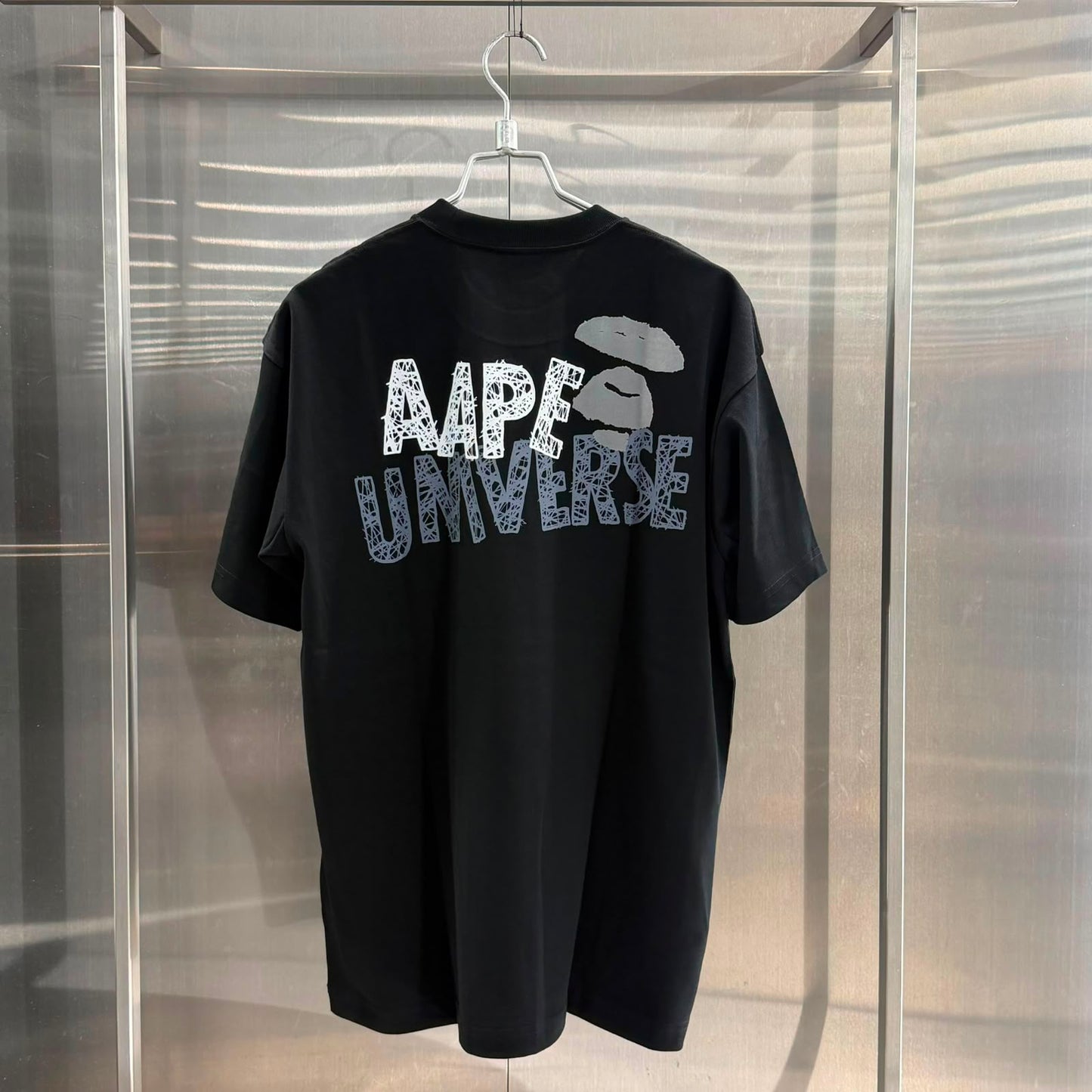 Aape 2026 秋冬 男裝秋冬鐵絲網字母塗鴉猿人簡約舒適短袖T恤 10036 XR