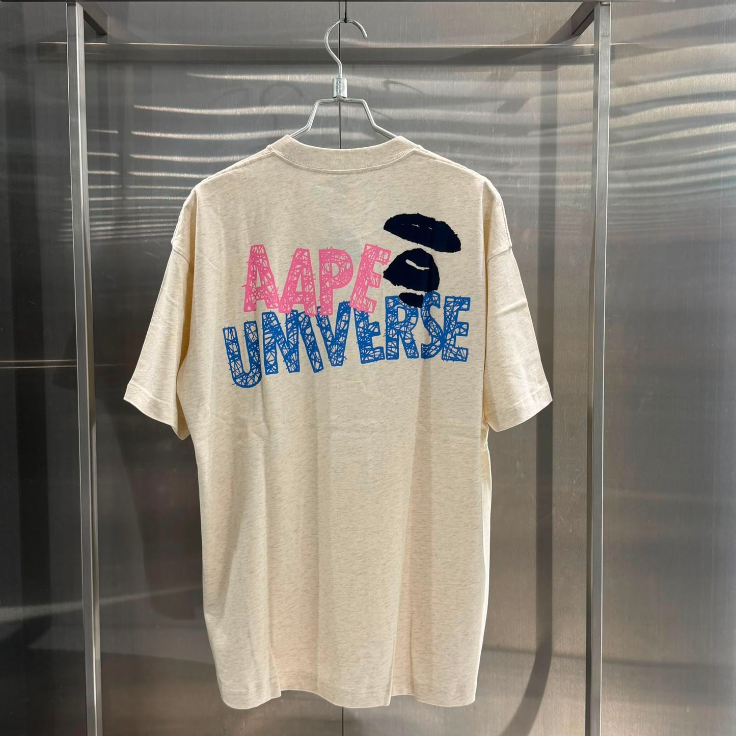 Aape 2026 秋冬 男裝秋冬鐵絲網字母塗鴉猿人簡約舒適短袖T恤 10036 XR
