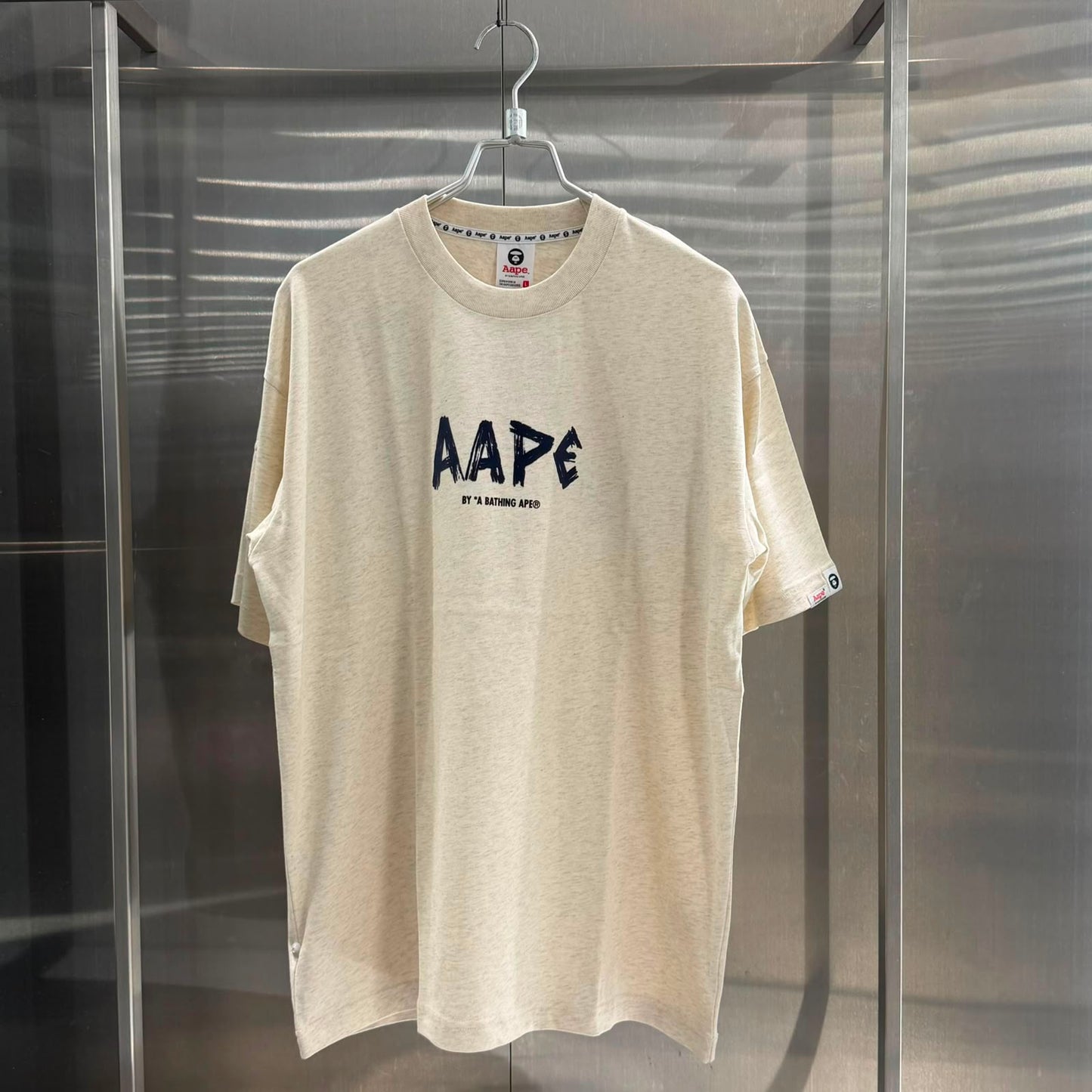 Aape 2026 秋冬 男裝秋冬鐵絲網字母塗鴉猿人簡約舒適短袖T恤 10036 XR