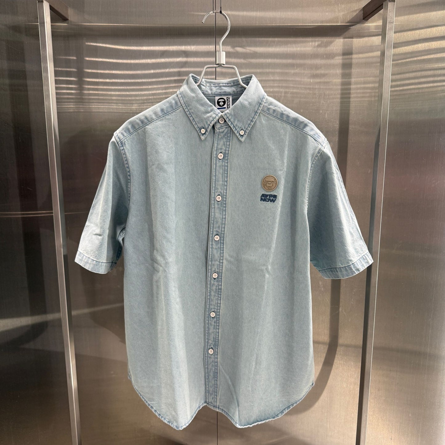 香港代購 專櫃正品 26春夏 Aape 男 AAPENOW 猿人小標徽章水洗做舊牛仔短袖襯衫8563