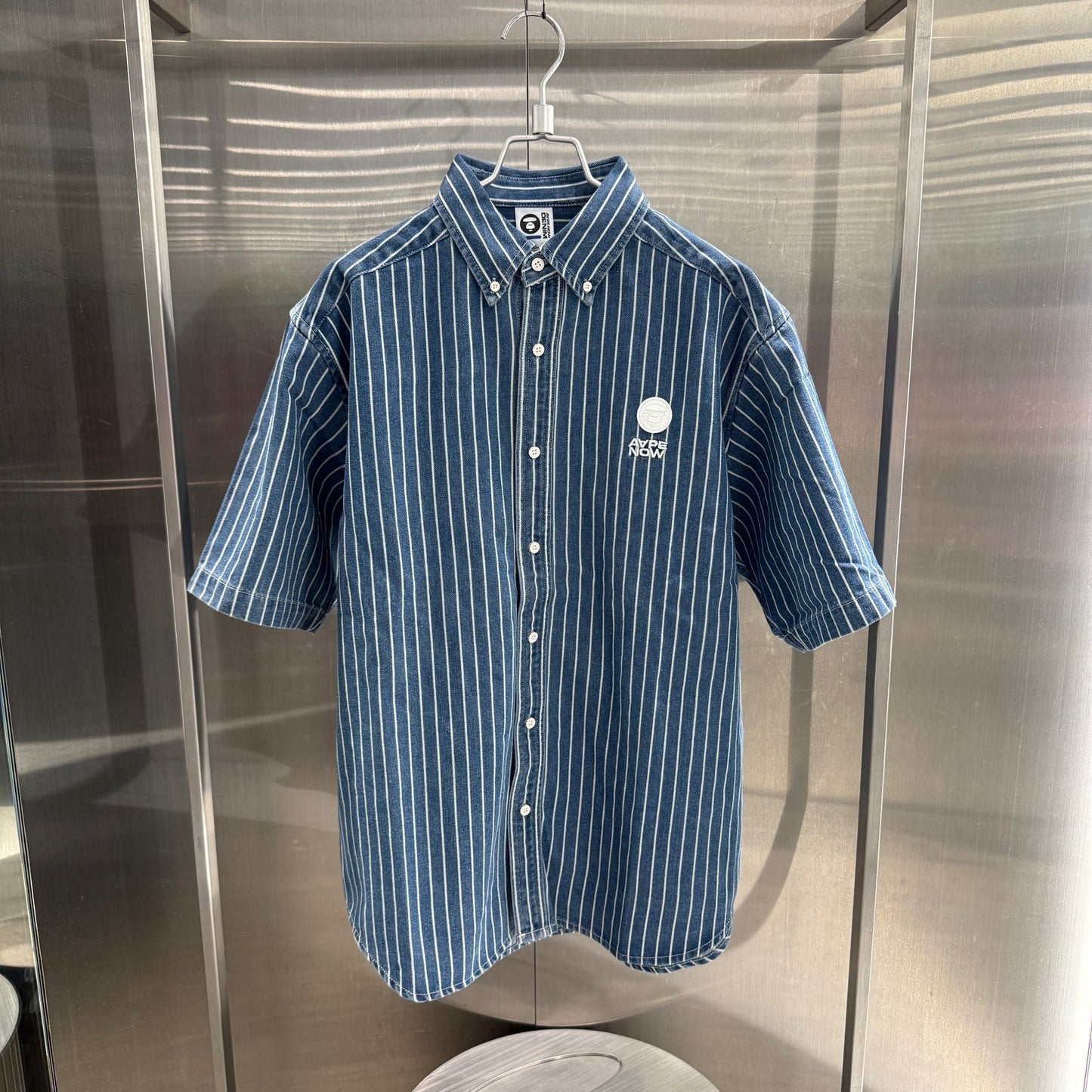 香港代購 專櫃正品 26春夏 Aape 男 AAPENOW 猿人小標徽章水洗做舊牛仔短袖襯衫8563