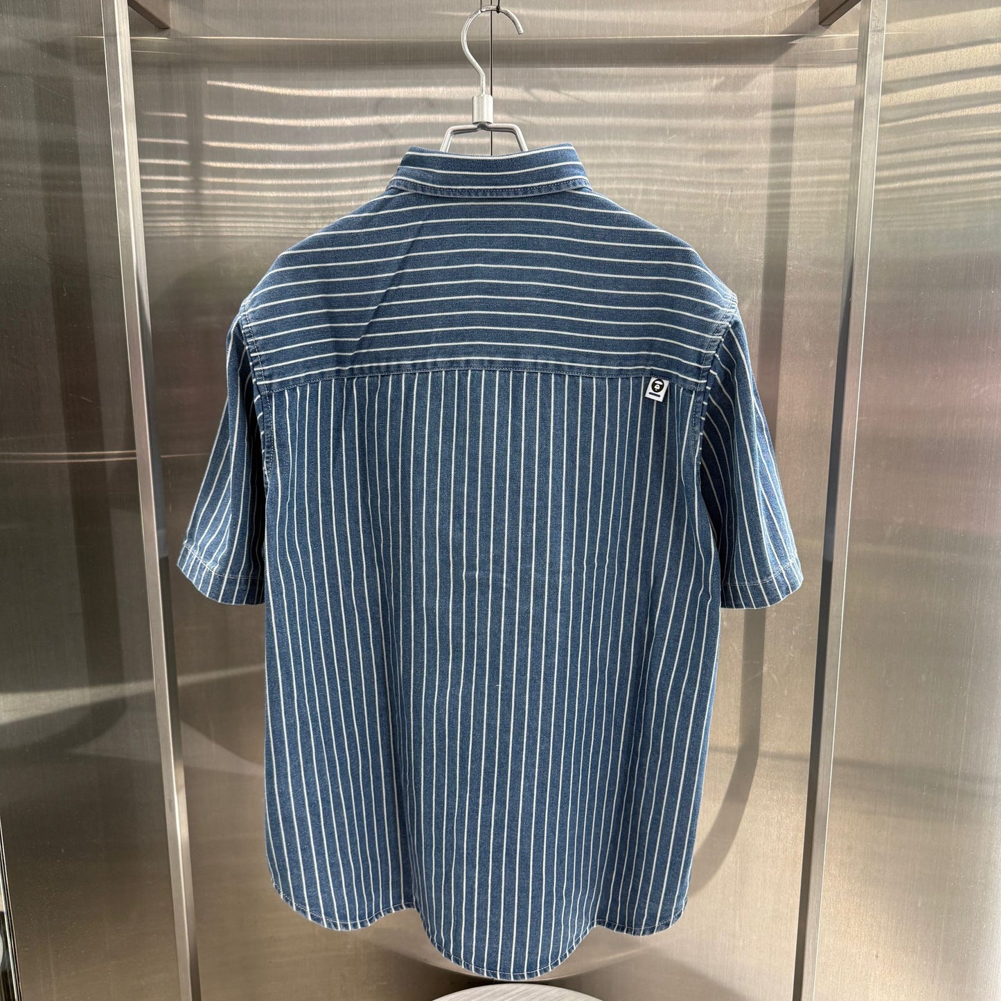 香港代購 專櫃正品 26春夏 Aape 男 AAPENOW 猿人小標徽章水洗做舊牛仔短袖襯衫8563
