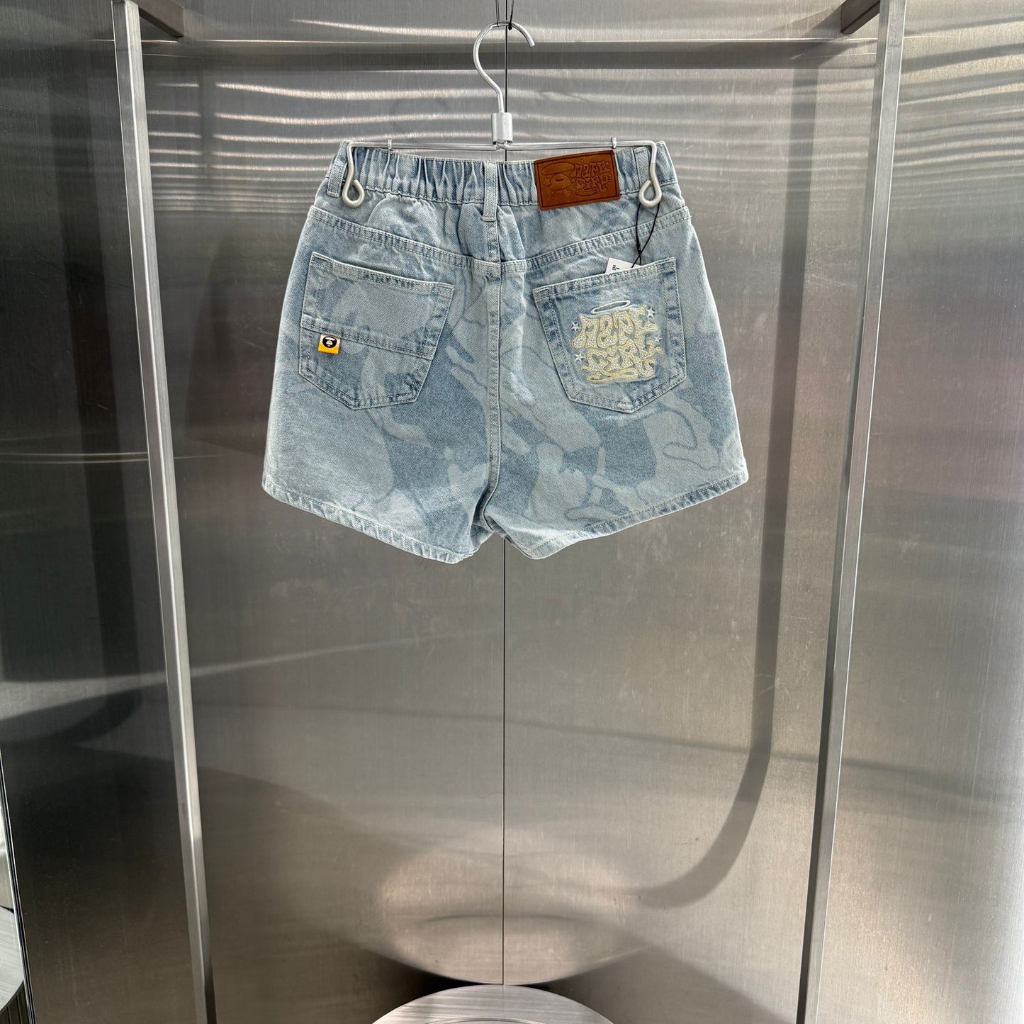 香港代購 專櫃正品 26春夏 Aape 女 猿人刺繡徽章潮流迷彩水洗做舊牛仔裙褲D625