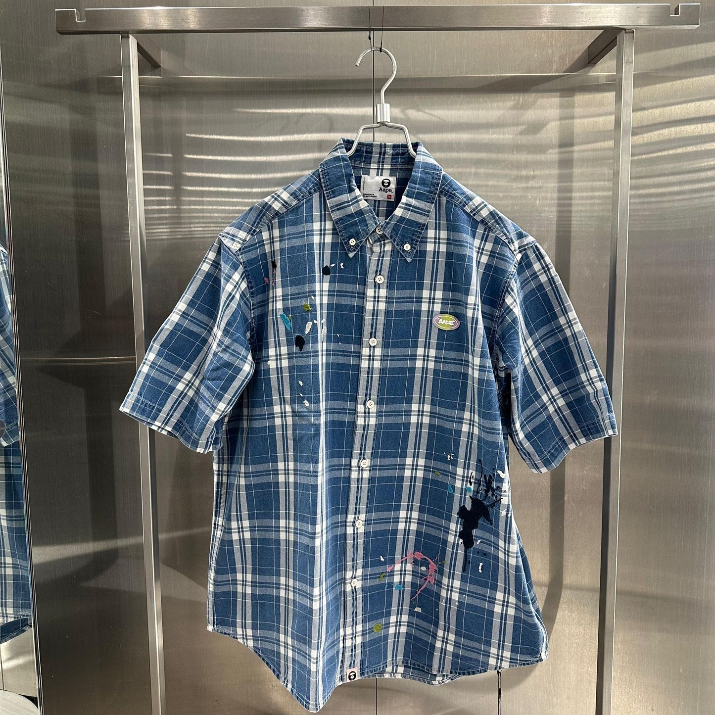 香港代購 專櫃正品 26春夏 Aape 男 AAPEUNVS 字母撞色徽章刺繡潑墨效果格紋短袖襯衫8572