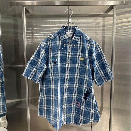 香港代購 專櫃正品 26春夏 Aape 男 AAPEUNVS 字母撞色徽章刺繡潑墨效果格紋短袖襯衫8572