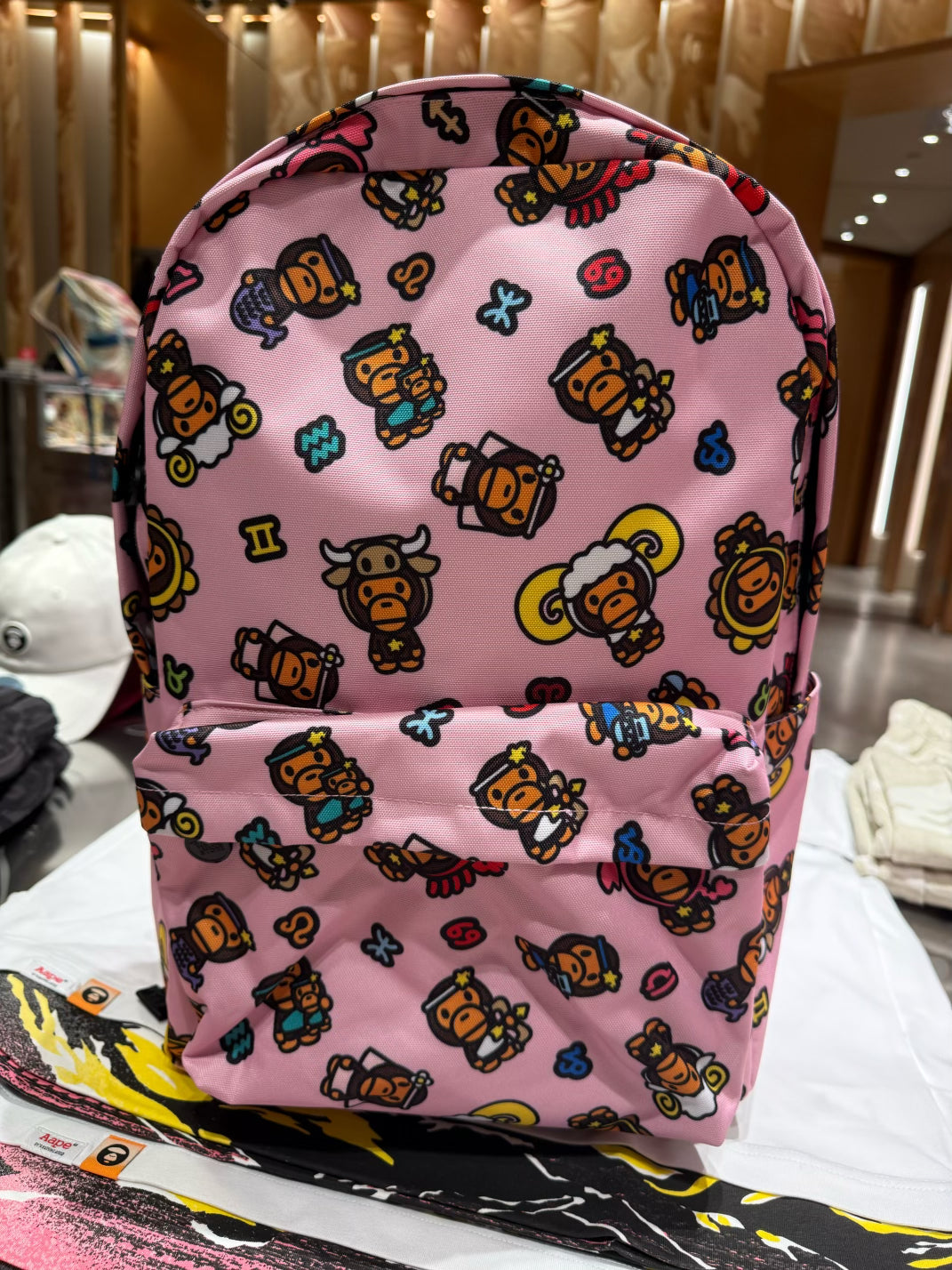 攝影星座小猴滿版卡通圖案後背包（大號）Baby milo and friends large backpack 0MXBGW4224 (Copy)