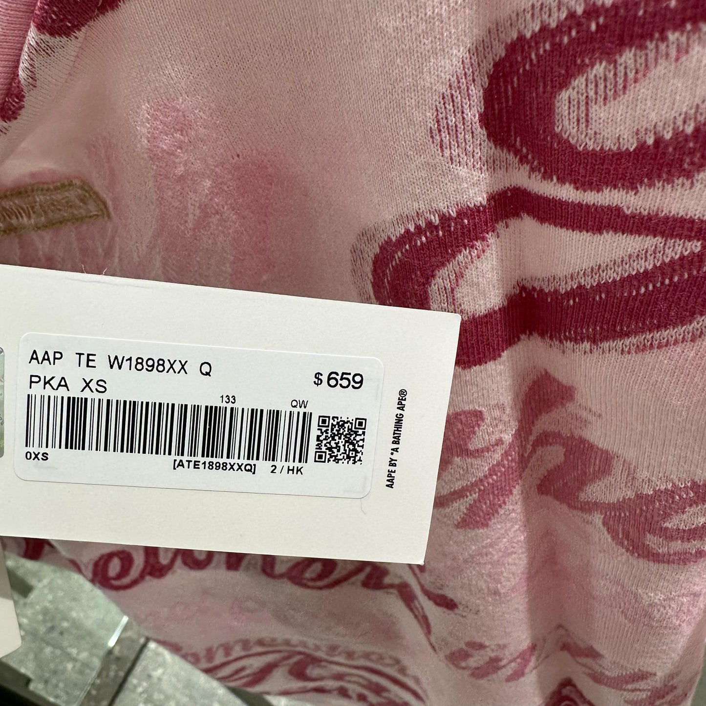 Aape 香港直郵 26春夏 女 AAPEUNVS 心型刺繡徽章字母滿印水洗漸變短袖T恤1898