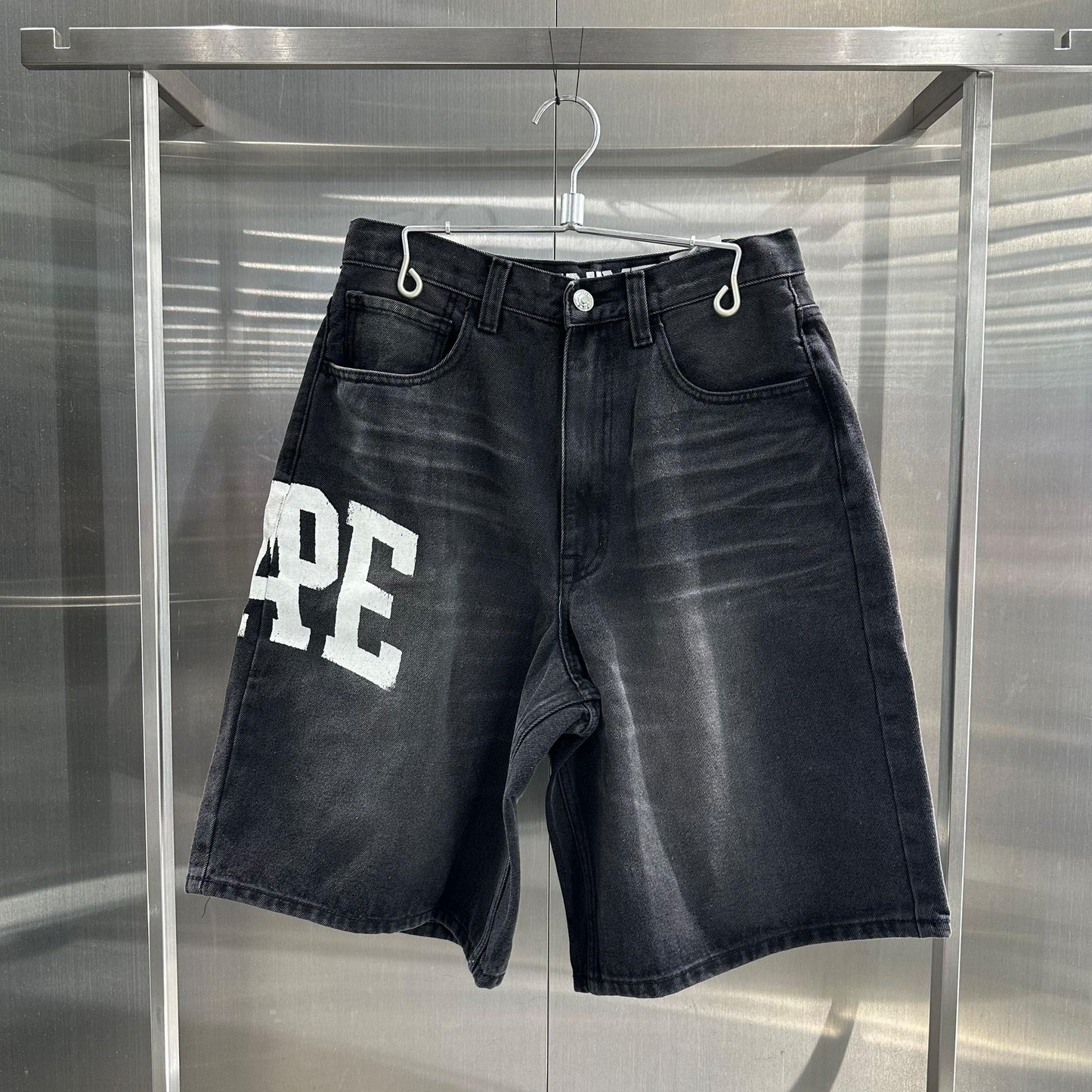 香港代購 專櫃正品 26春夏 Aape 男 AAPEUNVS 心標字母刺繡水洗做舊潮流牛仔短褲C690