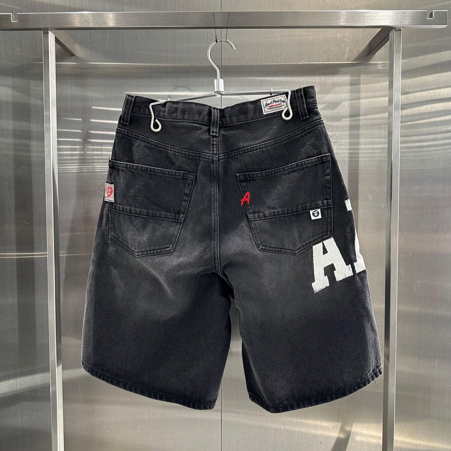 香港代購 專櫃正品 26春夏 Aape 男 AAPEUNVS 心標字母刺繡水洗做舊潮流牛仔短褲C690