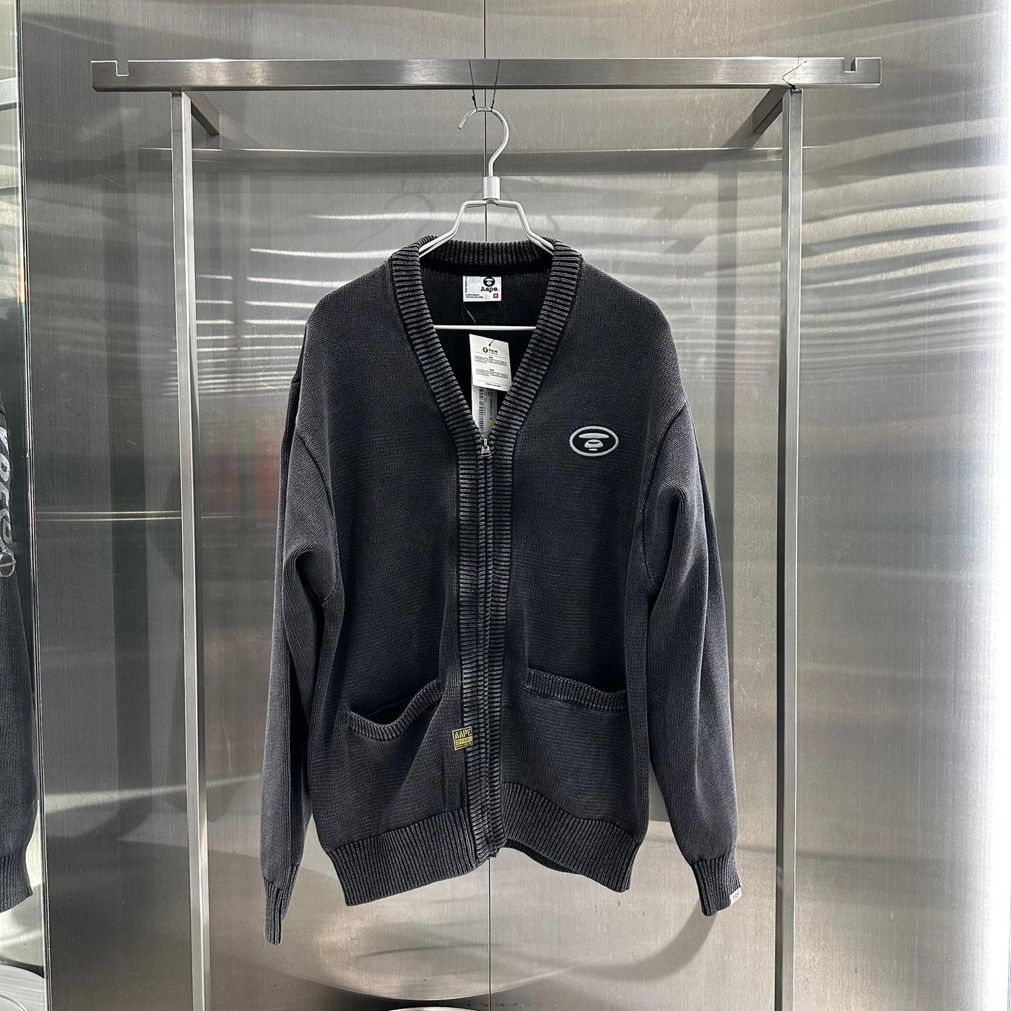 香港直郵 專櫃正品 Aape 26春夏 男 猿人刺繡復古水洗做舊V領拉鏈針織衫D354