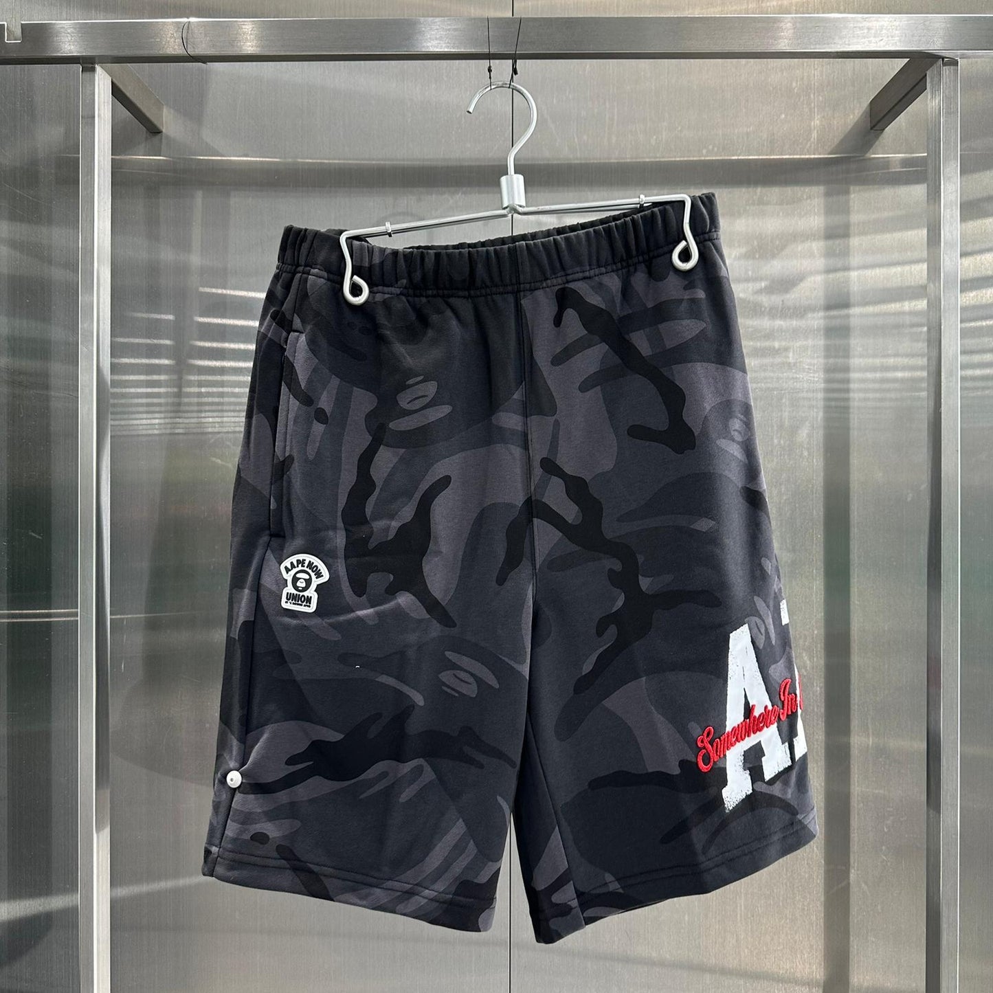 香港直郵 專櫃正品 Aape 26春夏 男 猿人徽章字母刺绣迷彩潮流舒适短裤C695