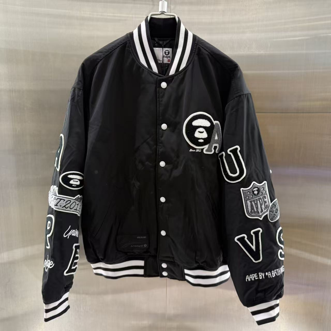 香港直郵 Aape 25秋冬 男 校園猿人徽章潮流棒球服夾克外套7742