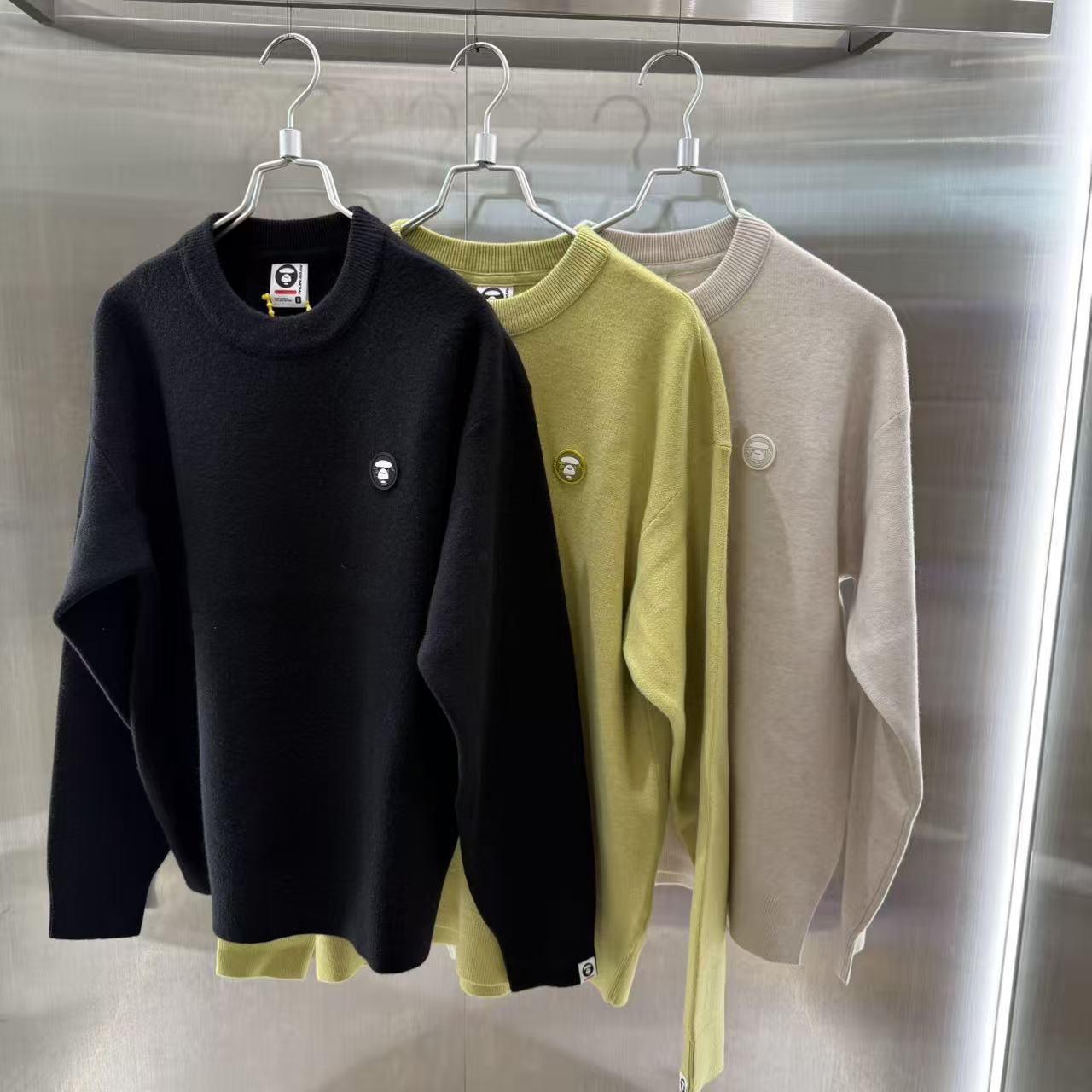 香港直郵 Aape 25秋冬 男 小標徽章休閑簡約純色圓領針織衫C361