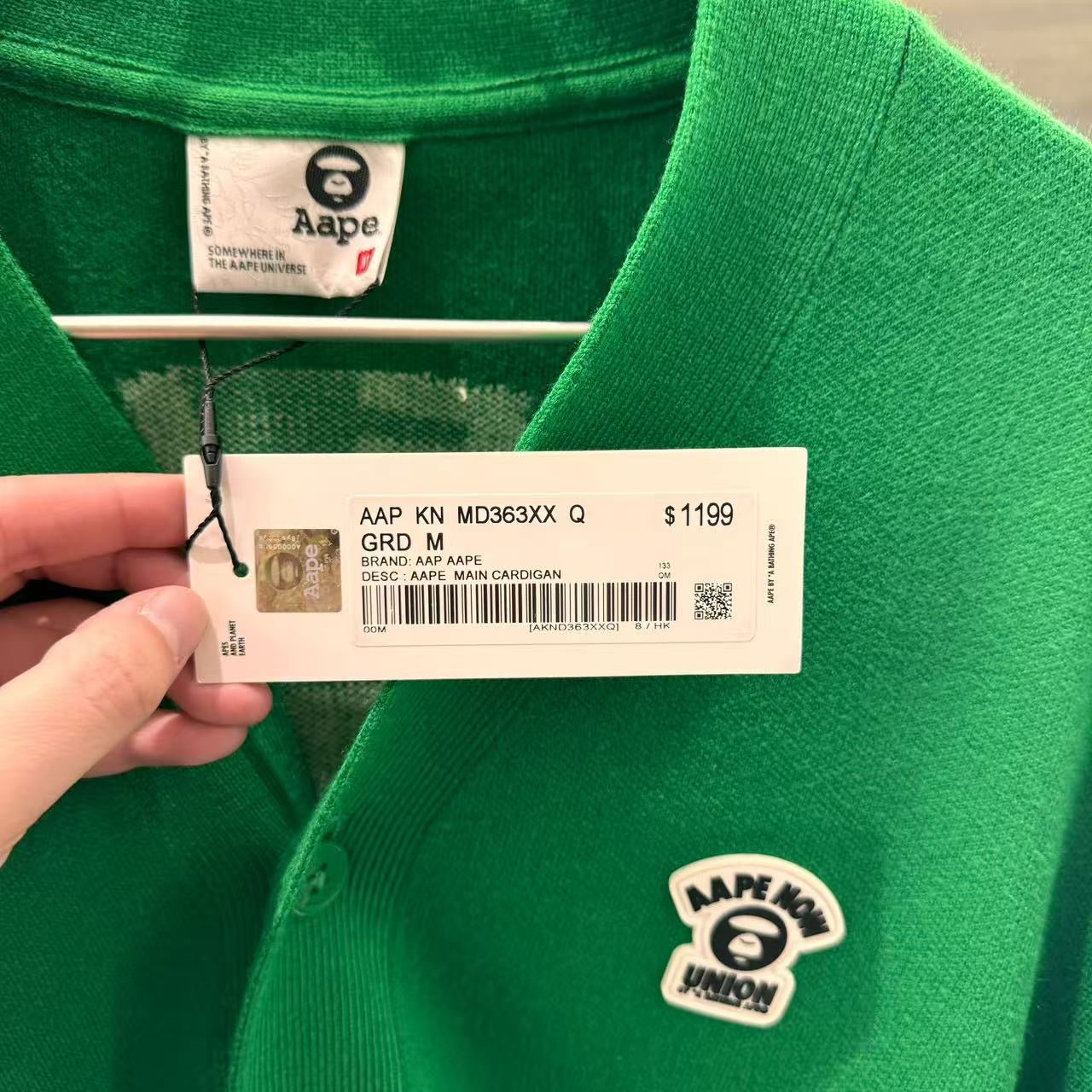 港直郵 專櫃正品 Aape 26春夏男 猿人徽章字母提花V領口袋針織開衫D363