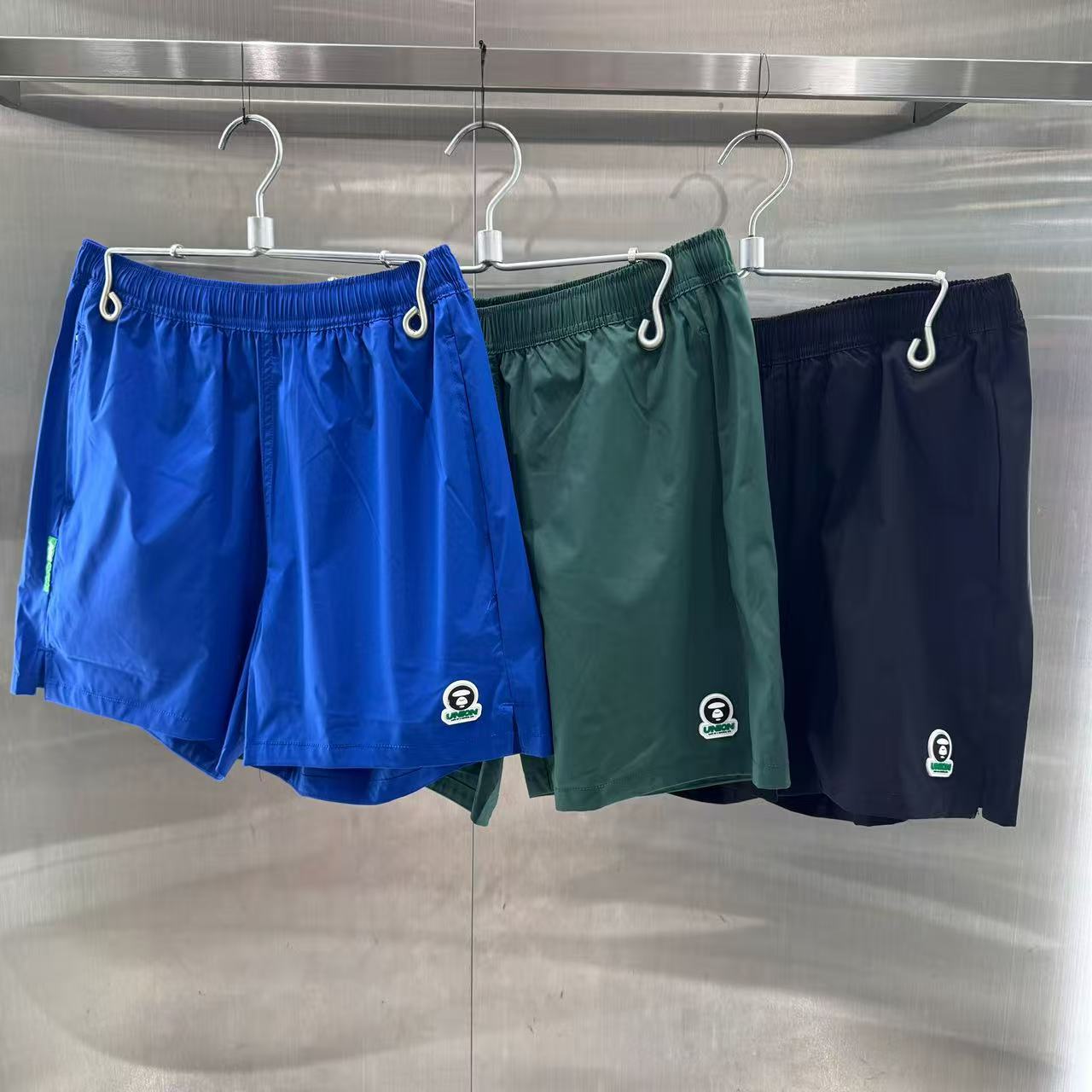 香港直郵 專櫃正品 Aape 26春夏 男 AAPEUNVS 運動系列匹克球猿人徽章舒適休閒短褲D636