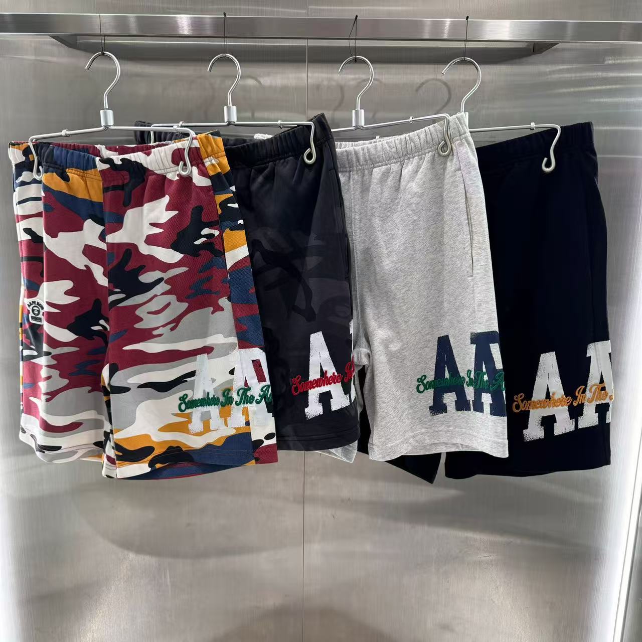 香港直郵 專櫃正品 Aape 26春夏 男 猿人徽章字母刺绣迷彩潮流舒适短裤C695