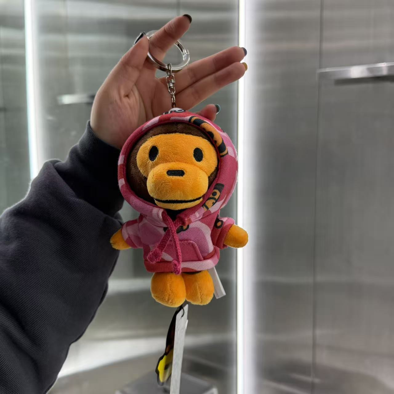 BABY MILO STORE 迷彩衛衣卡通小猴公仔鑰匙扣掛飾4435
