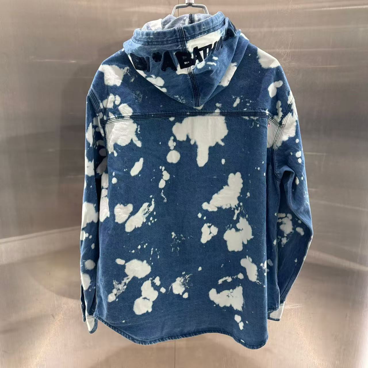 香港代購 專櫃正品 26春夏 Aape 男 AAPEUNVS 漂白潑墨效果連帽工裝牛仔襯衫外套8571