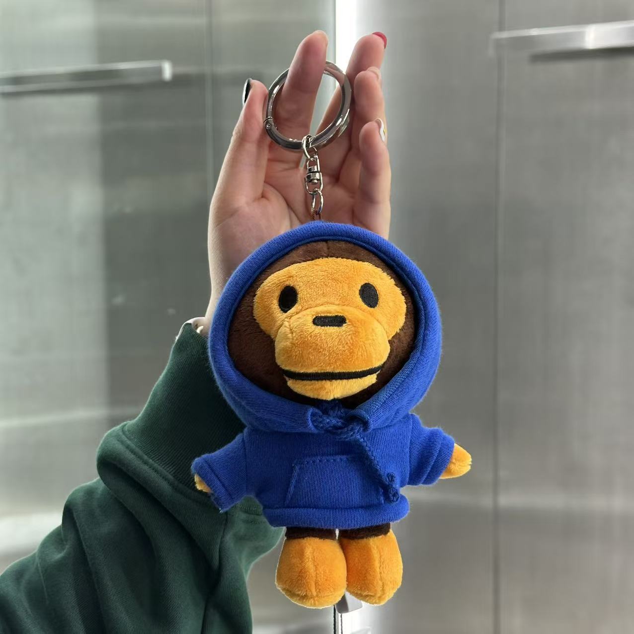 BABY MILO STORE 衛衣可脫帽卡通小猴公仔鑰匙扣掛飾