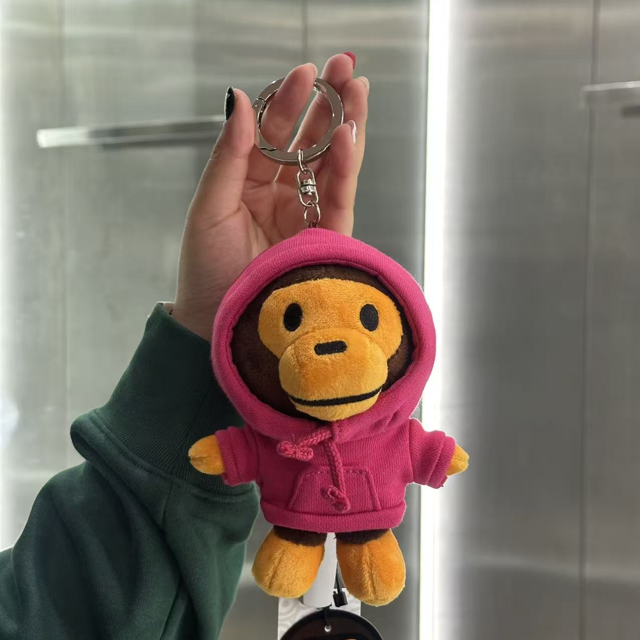 BABY MILO STORE 衛衣可脫帽卡通小猴公仔鑰匙扣掛飾