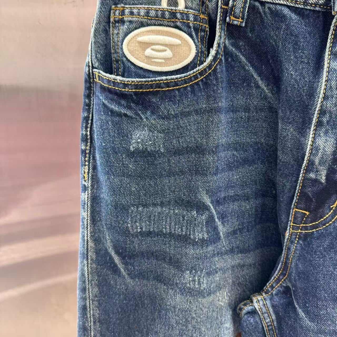 香港代購 專櫃正品 26春夏 Aape 男 AAPEUNVS 猿人刺繡徽章潑墨水洗做舊牛仔褲D642