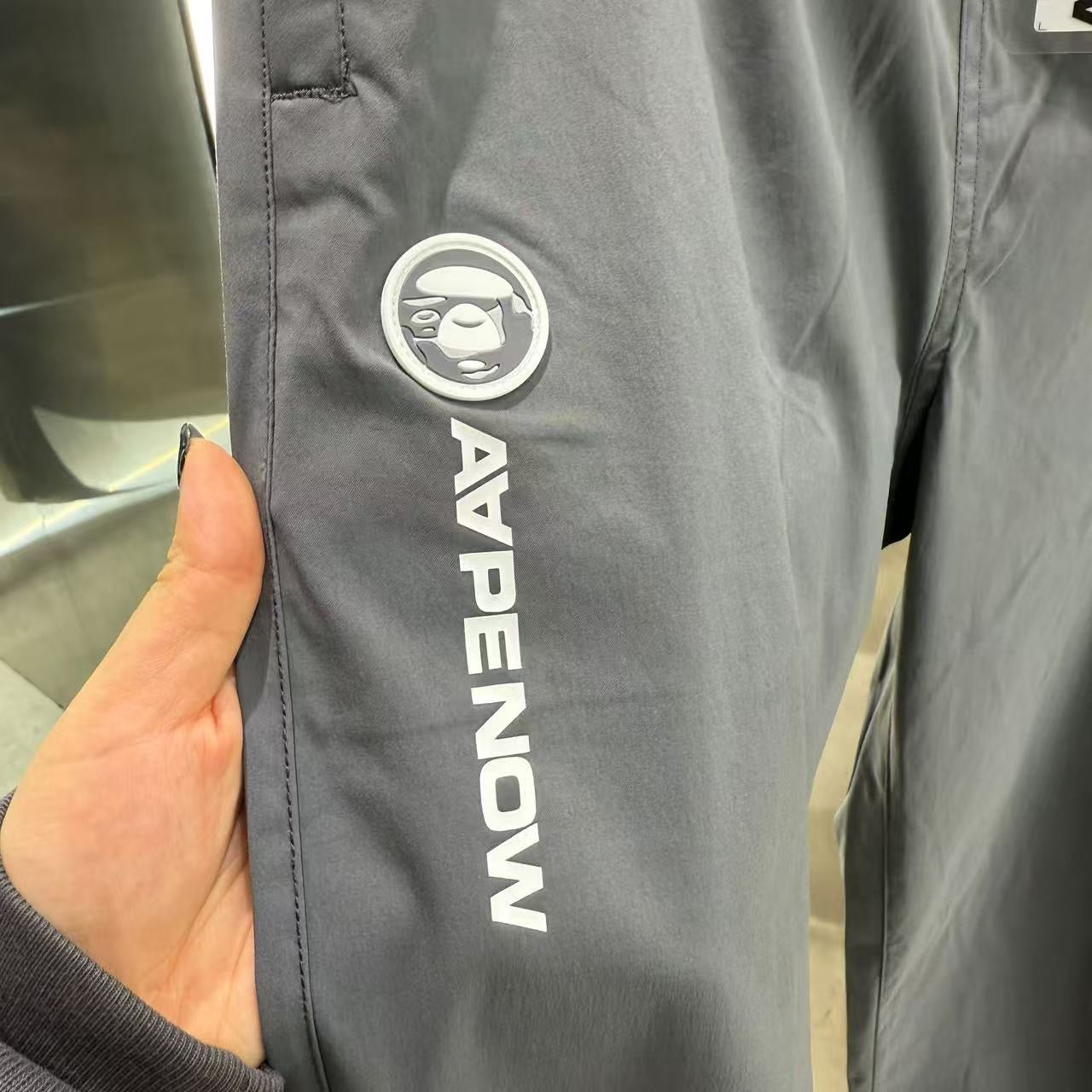 香港直郵 Aape 男裝  猿顏徽章字母印花束腳簡約休閑長褲6900