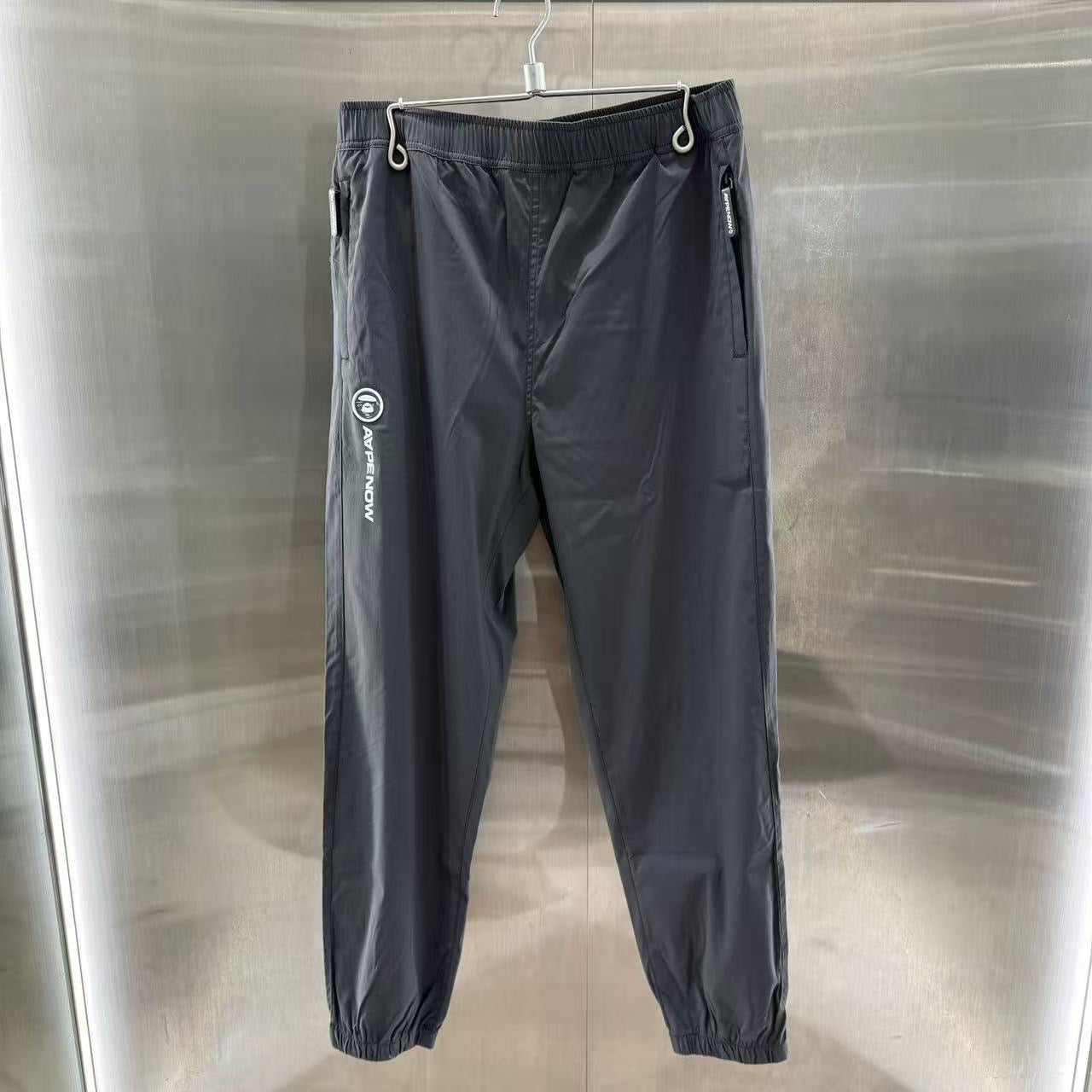 香港直郵 Aape 男裝  猿顏徽章字母印花束腳簡約休閑長褲6900