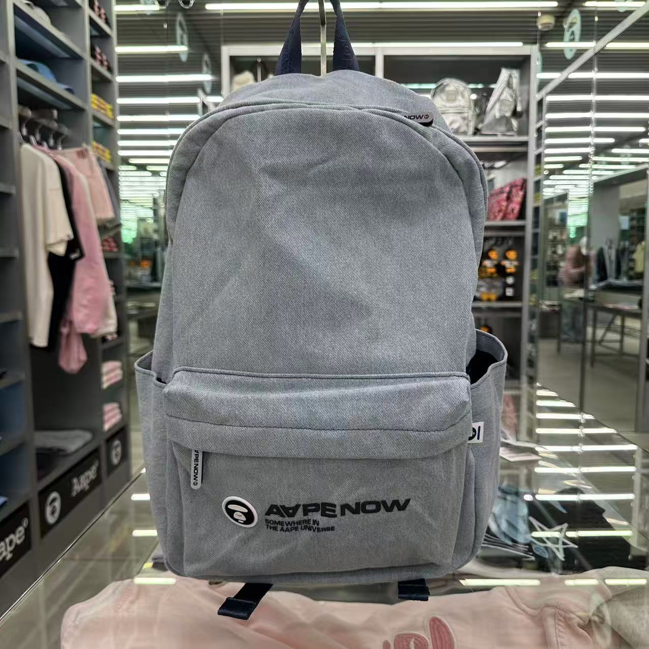 香港直郵  Aape AAPENOW 猿人小標徽章淺藍休閒通勤雙肩包5394